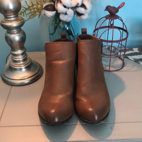 Only worn once! Dunes leather ankle booties. - Picture 2 of 4